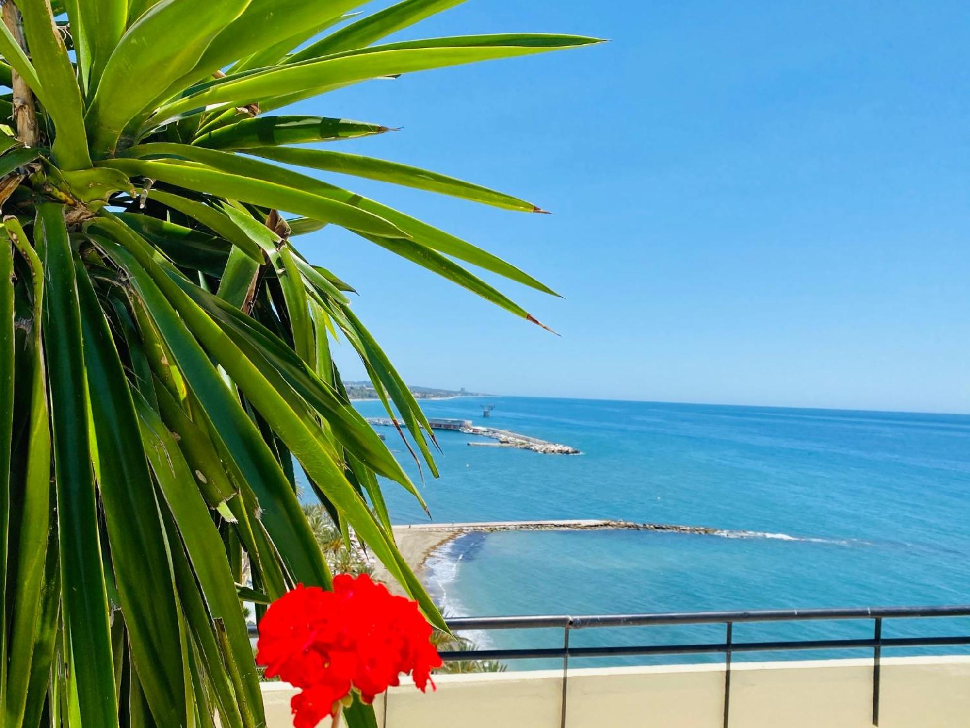 מארבלה Apartment On The First Line Of The Sea With A View And Free Parking מראה חיצוני תמונה