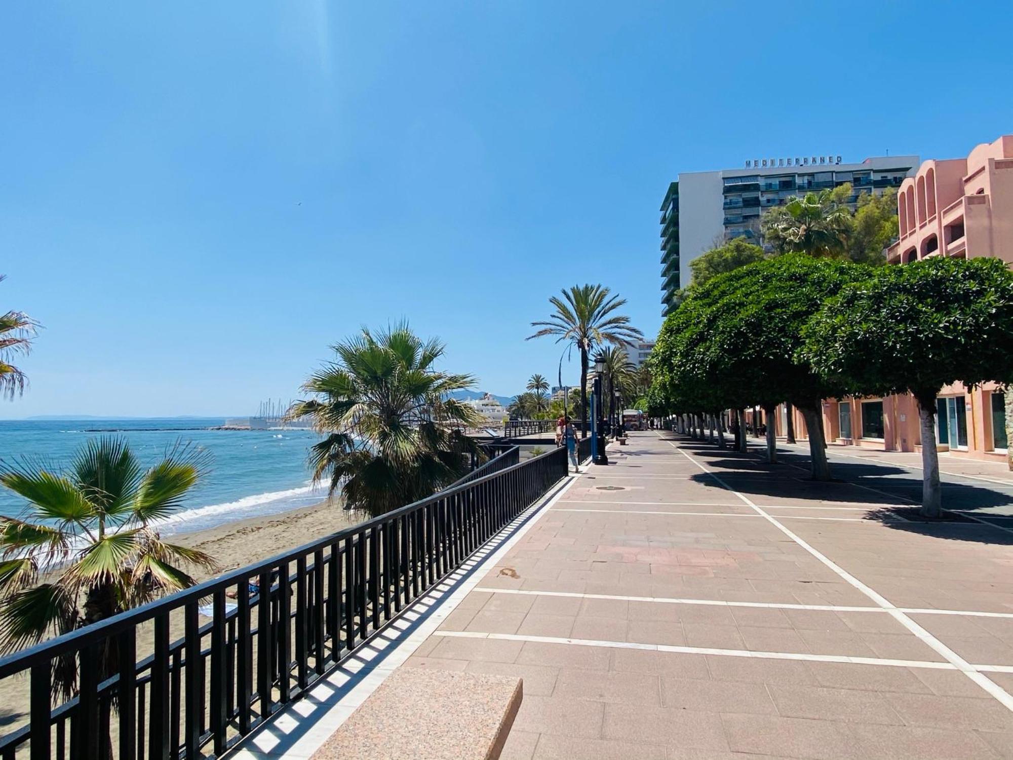 מארבלה Apartment On The First Line Of The Sea With A View And Free Parking מראה חיצוני תמונה