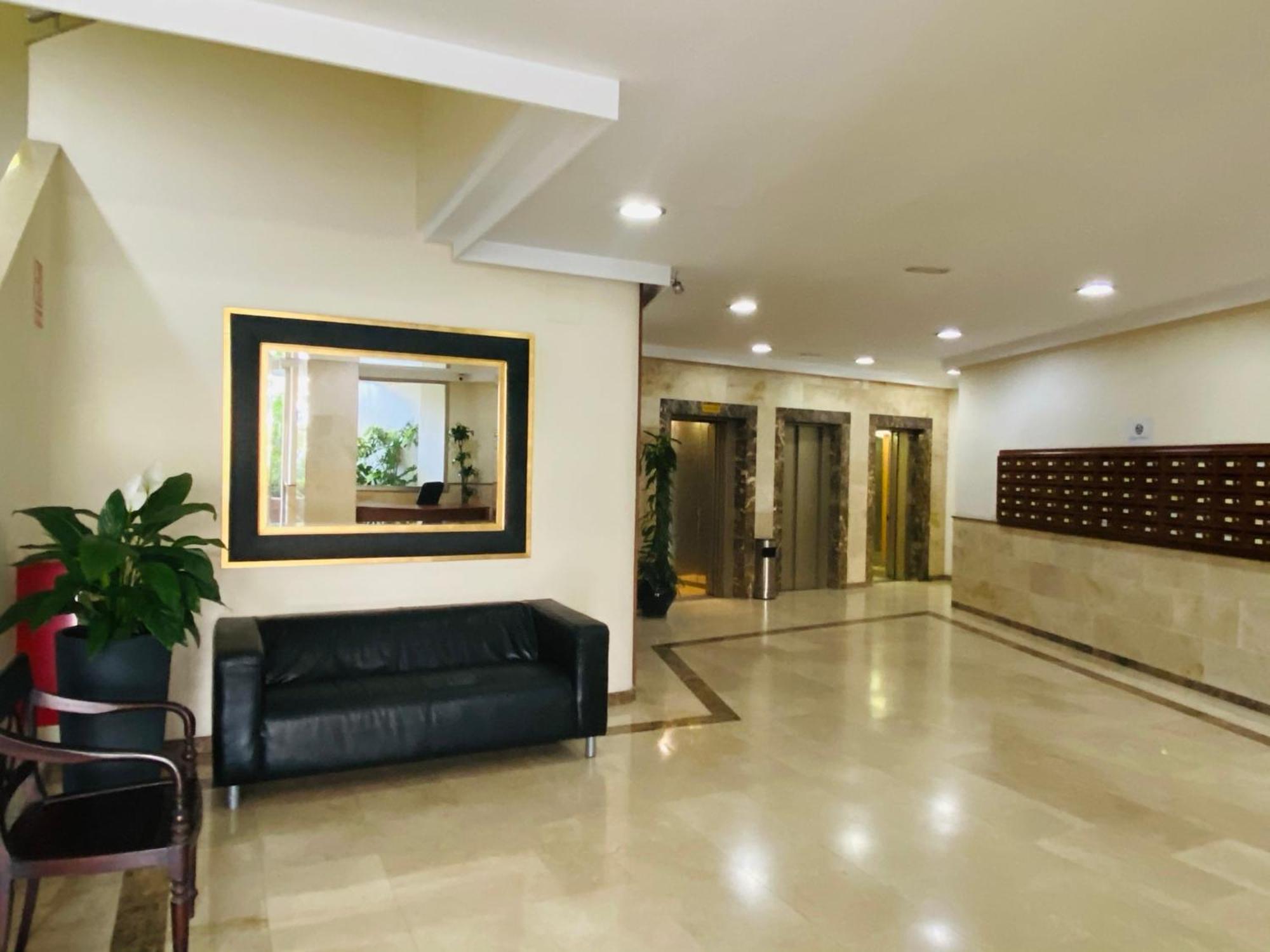 מארבלה Apartment On The First Line Of The Sea With A View And Free Parking מראה חיצוני תמונה
